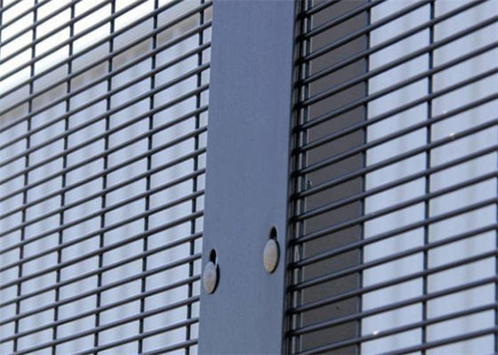 Standard Size 358 Wire Mesh Fence For 76.2mm Peach Shape Post With 0.5mm Wire Diameter Tolerance