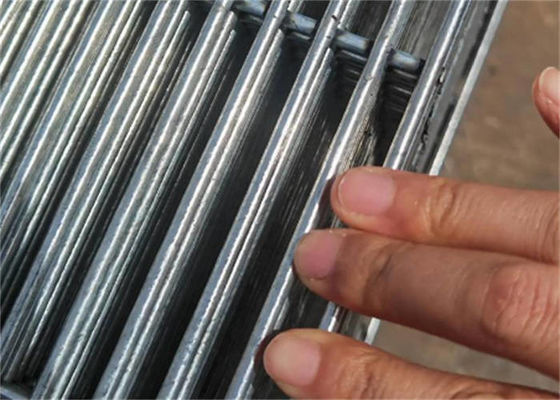 Standard Size 358 Wire Mesh Fence For 76.2mm Peach Shape Post With 0.5mm Wire Diameter Tolerance