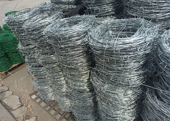 Ζεστό βύθιση Ζαλβανισμένο Barb Wire Roll Αντί οξέος / αλκαλικό για το σύρμα πλέγμα φράκτη
